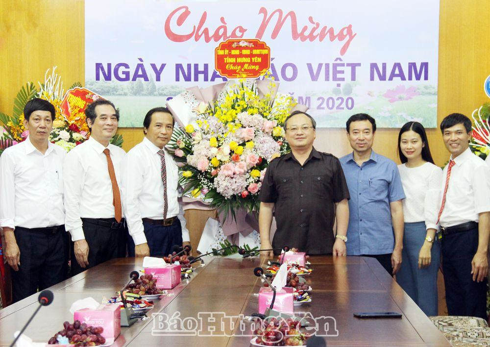 Lãnh đạo tỉnh Hưng Yên chúc mừng Ngày Nhà giáo Việt Nam