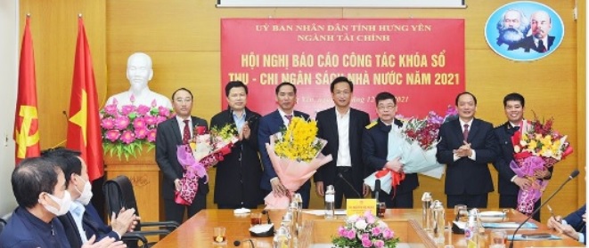 Đồng chí Bí thư Tỉnh ủy cùng các đồng chí lãnh đạo tỉnh động viên công tác khóa sổ thu, chi ngân sách nhà nước năm 2021