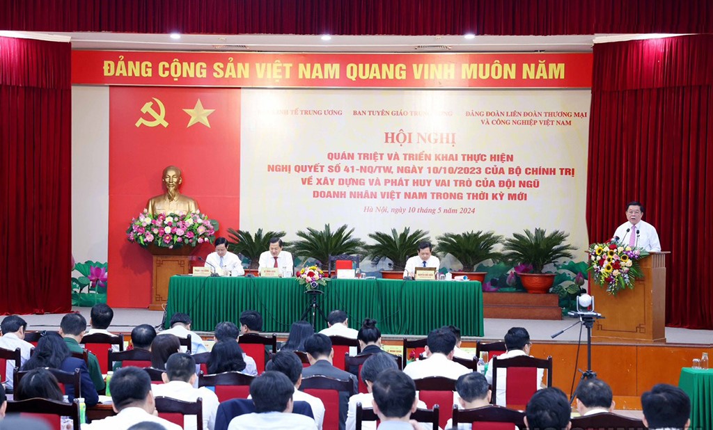 Quán triệt và triển khai thực hiện Nghị quyết số 41-NQ/TW của Bộ Chính trị về xây dựng và phát huy vai trò của đội ngũ doanh nhân Việt Nam trong thời kỳ mới